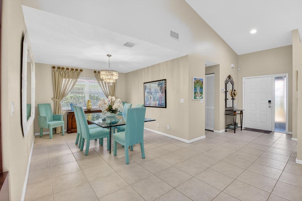 3-bedroom Single-Family Home — 5590 Royal Lake Circle