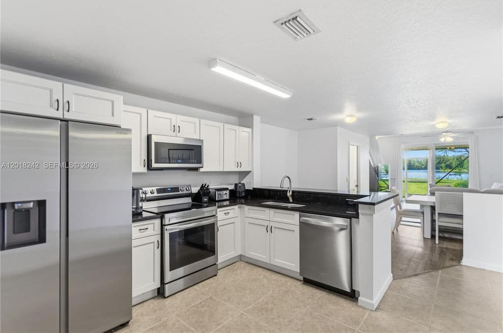 3-bedroom Property — 4065 Crystal Lake Dr