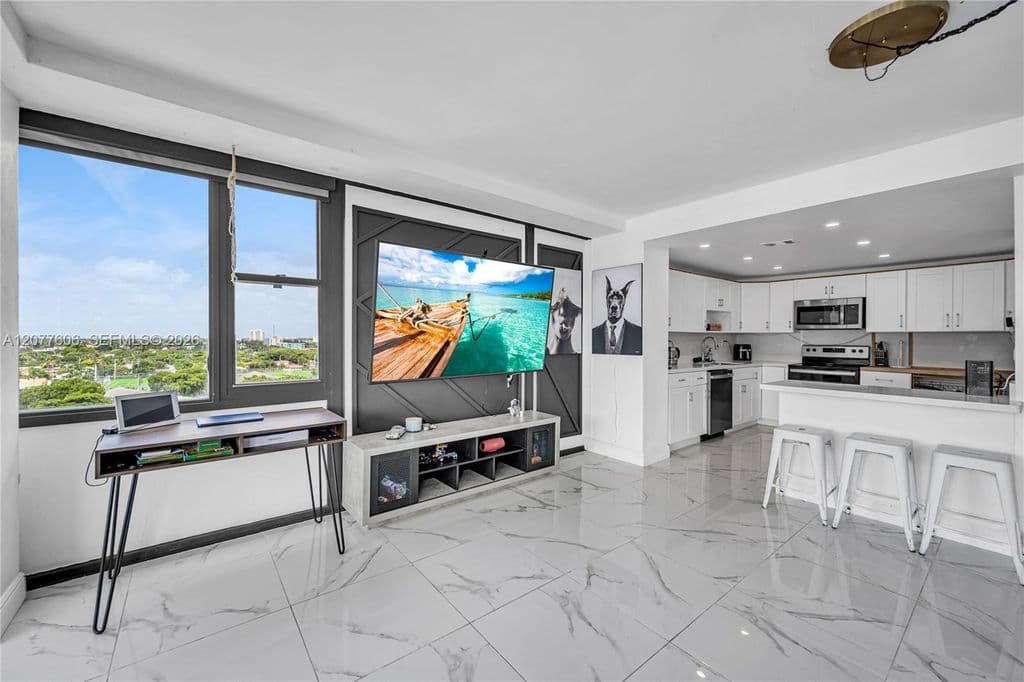2+1 Condo — 7545 E Treasure Dr APT 9A