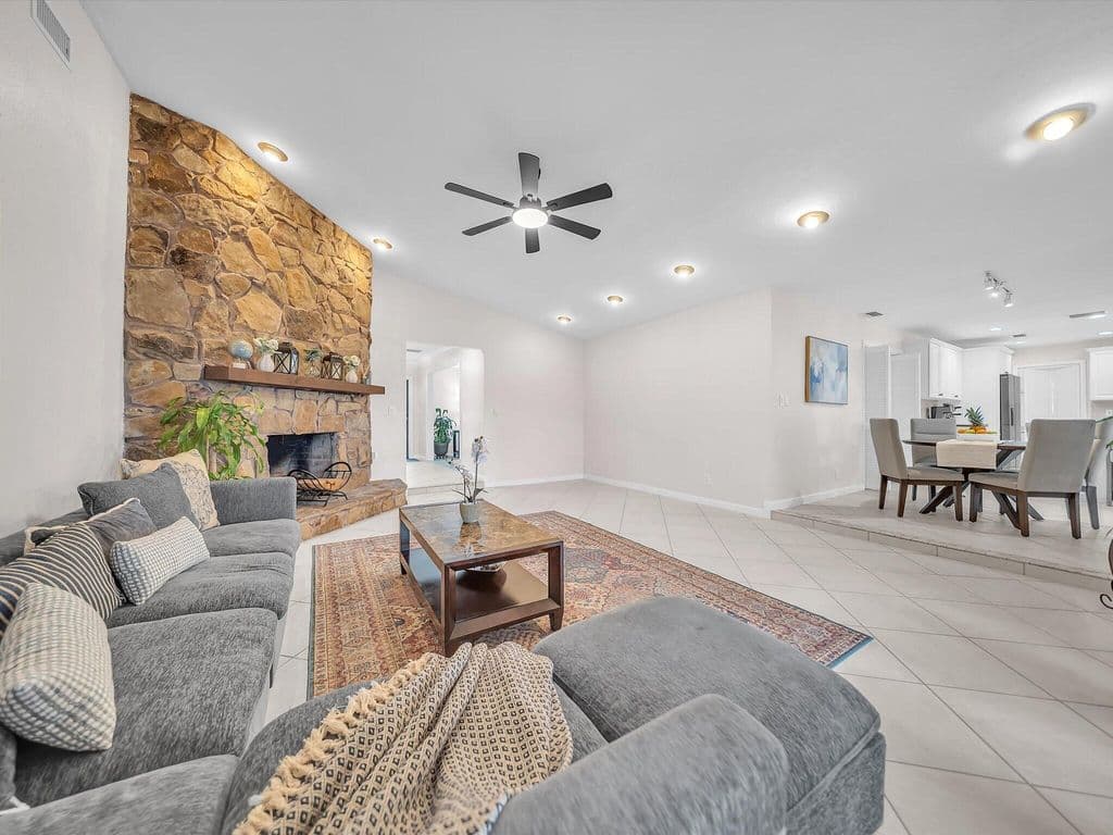 4-bedroom Single-Family Home — 9651 CONCH SHELL Manor