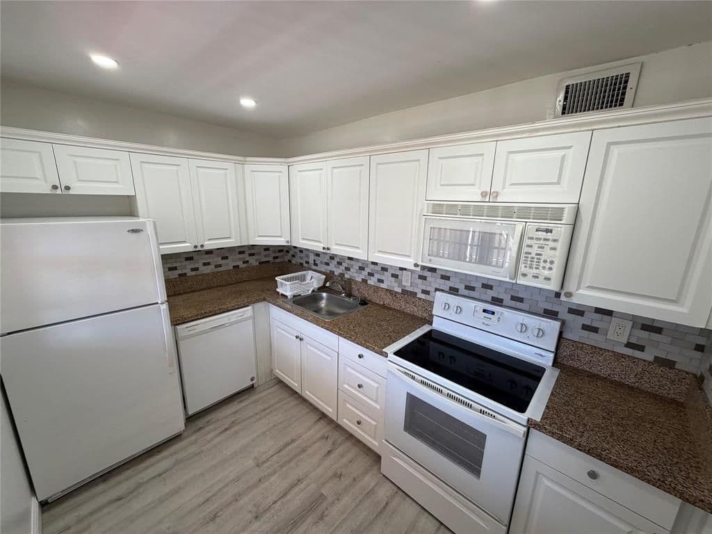 2+1 Condo — 2710 Riverside Drive #201-A