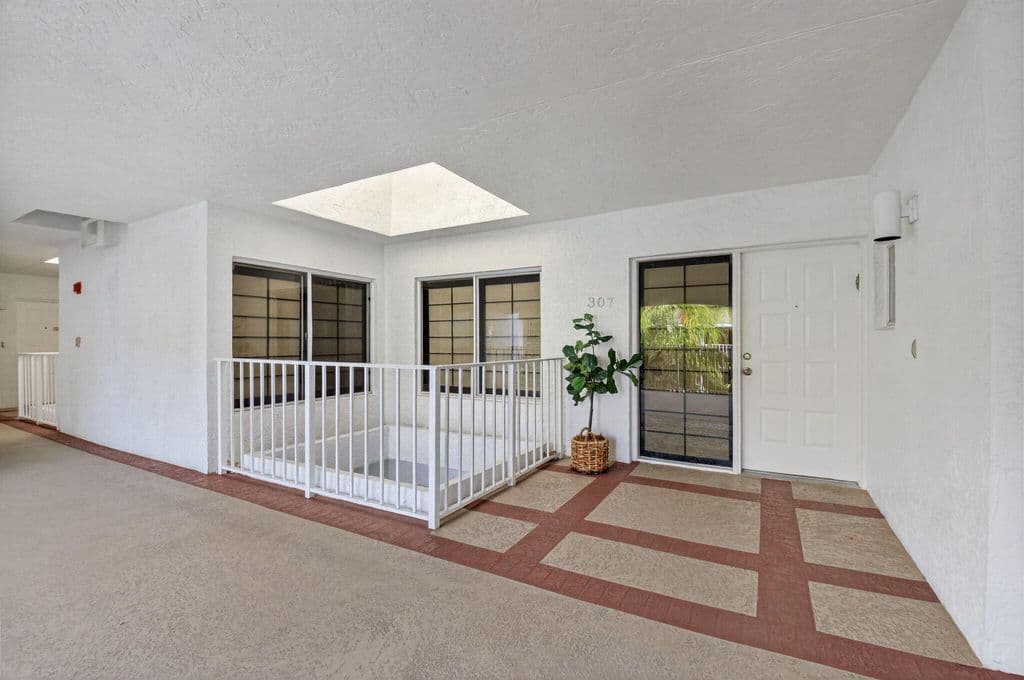 2+1 Condo — 7369 Orangewood Lane #307