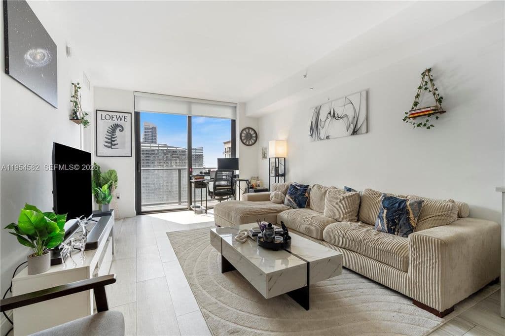 1-bedroom Condo — 55 SW 9th St Unit 3005