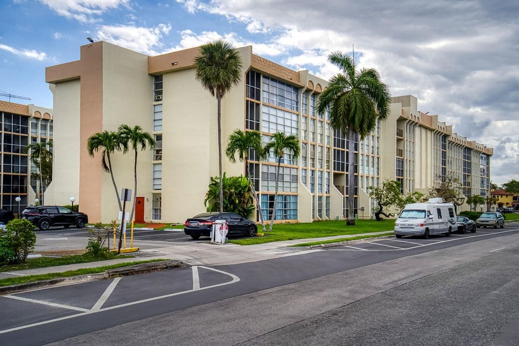3+1 Condo — 2000 Atlantic Shores Boulevard Apt 410