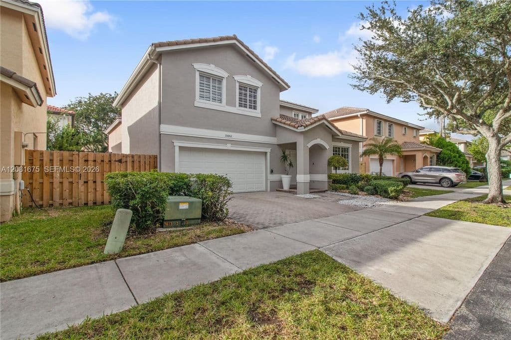 3-bedroom Single-Family Home — 10842 NW 53rd Ln
