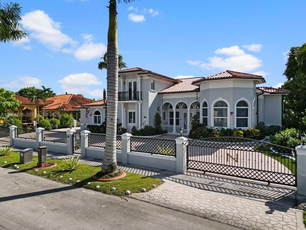 5-bedroom Single-Family Home — 12770 SW 188th St