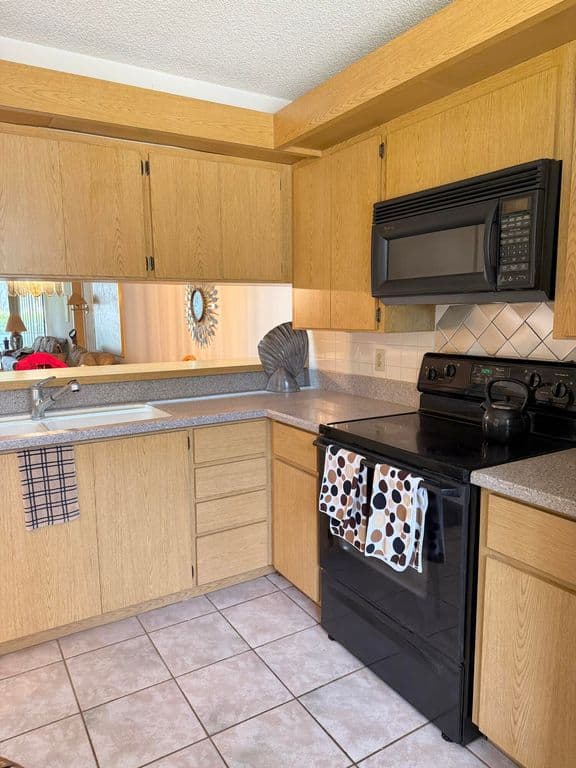 2+1 Condo — 6193 Balboa Circle #103