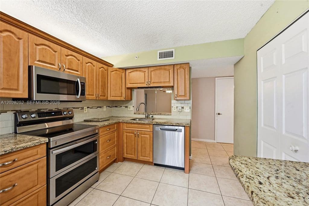2+1 Condo — 15342 Lakes Of Delray Blvd APT 90