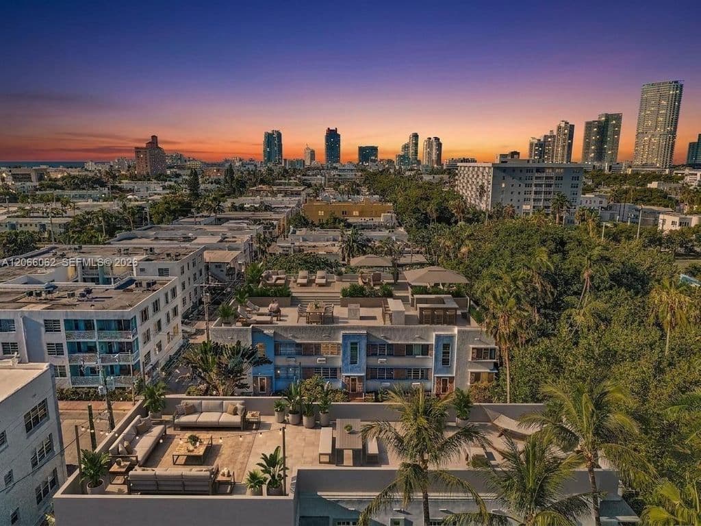 Condo — 736 12th St APT 5