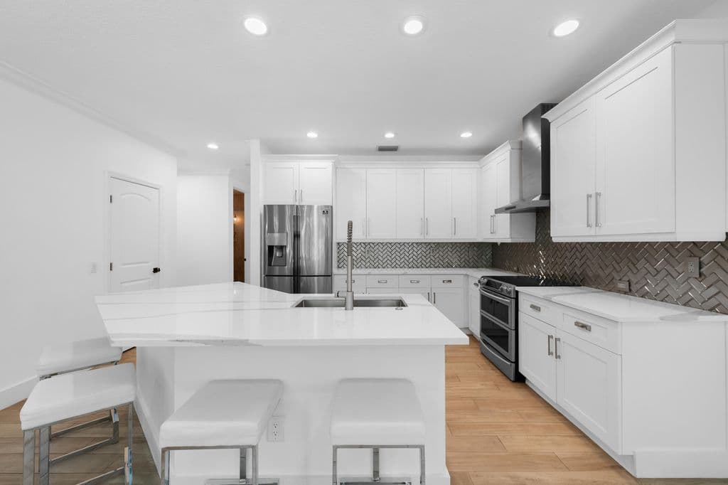5-bedroom Single-Family Home — 10560 Walnut Valley Drive