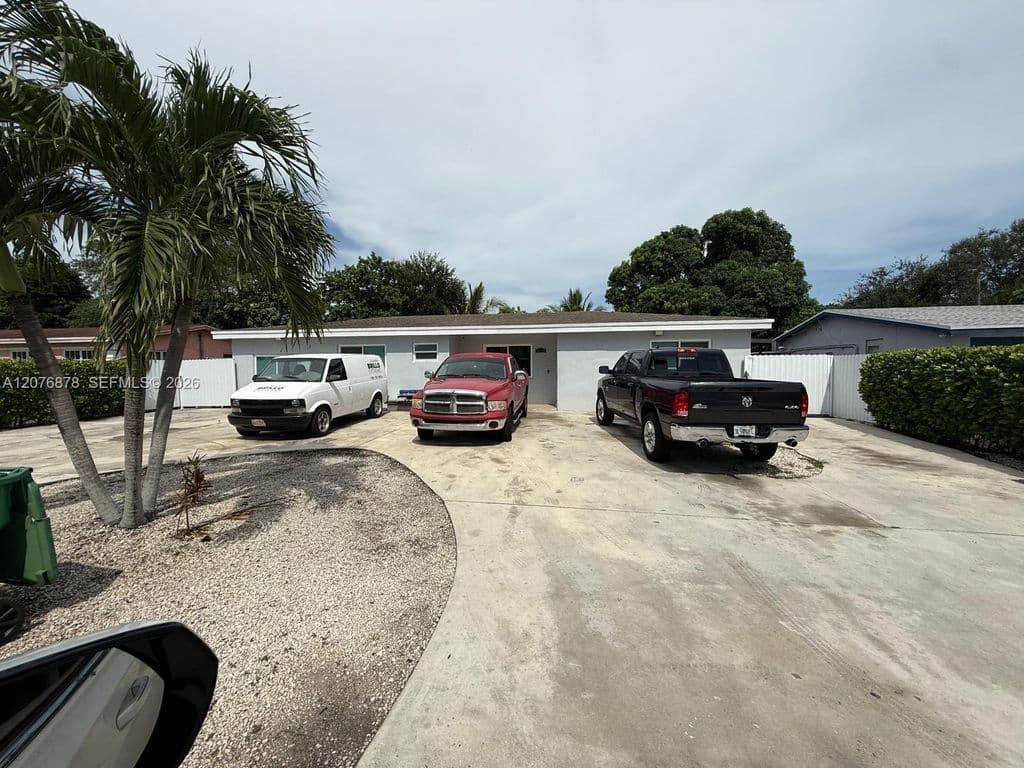 5-bedroom Single-Family Home — 14321 NW 16th Ct