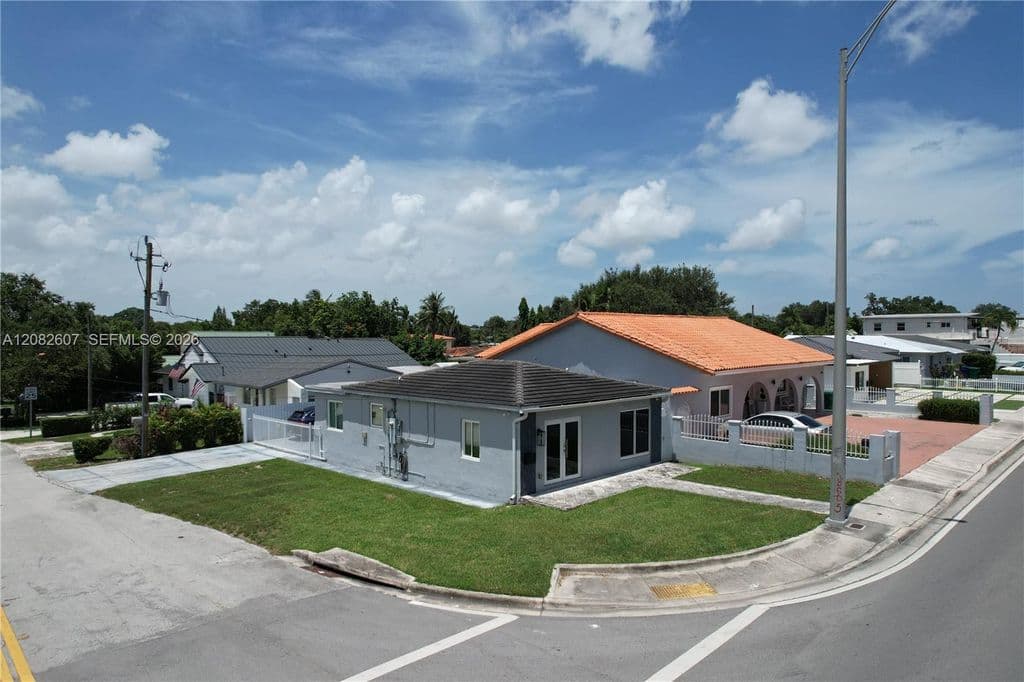 1+1 Müstakil ev — 5941 Coral Way