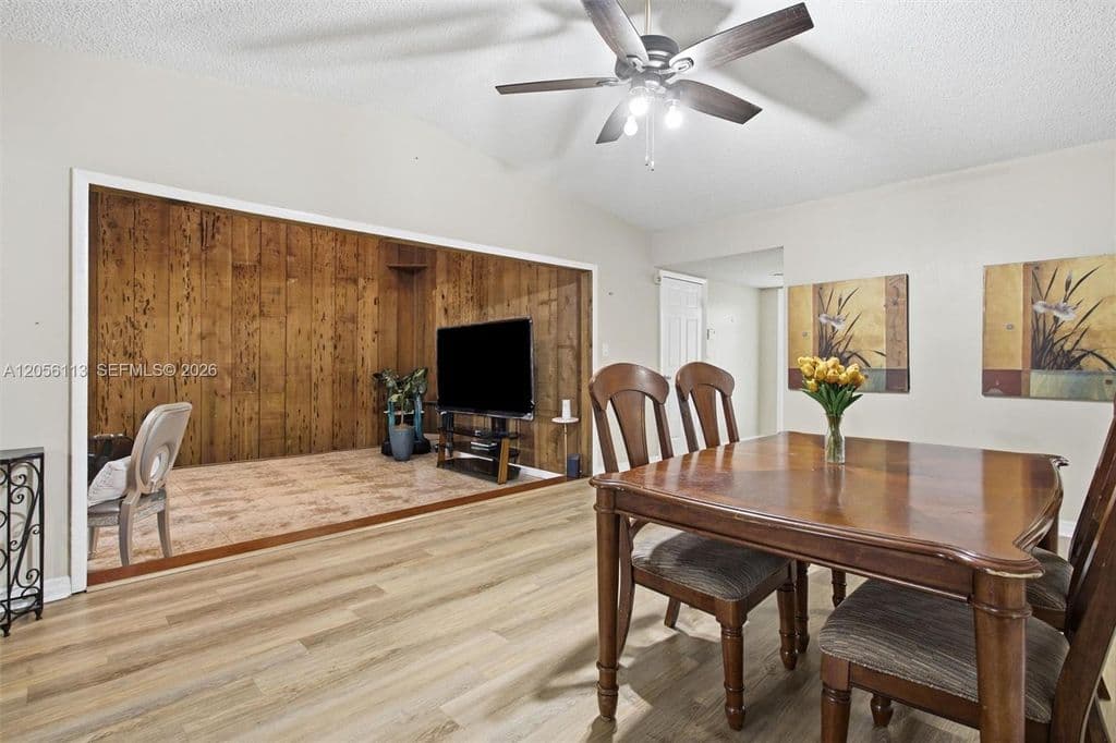 3-bedroom Property — 450 Lakewood Cir E APT B