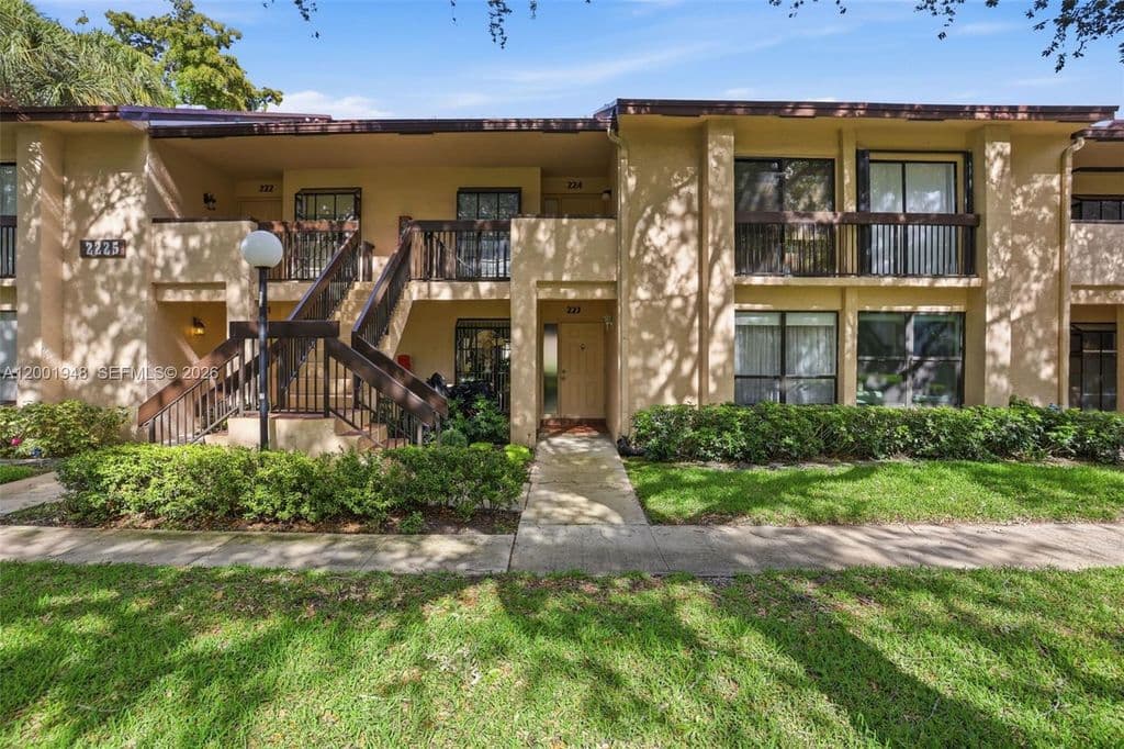 2+1 Condo — 2225 SW 15th St APT 223