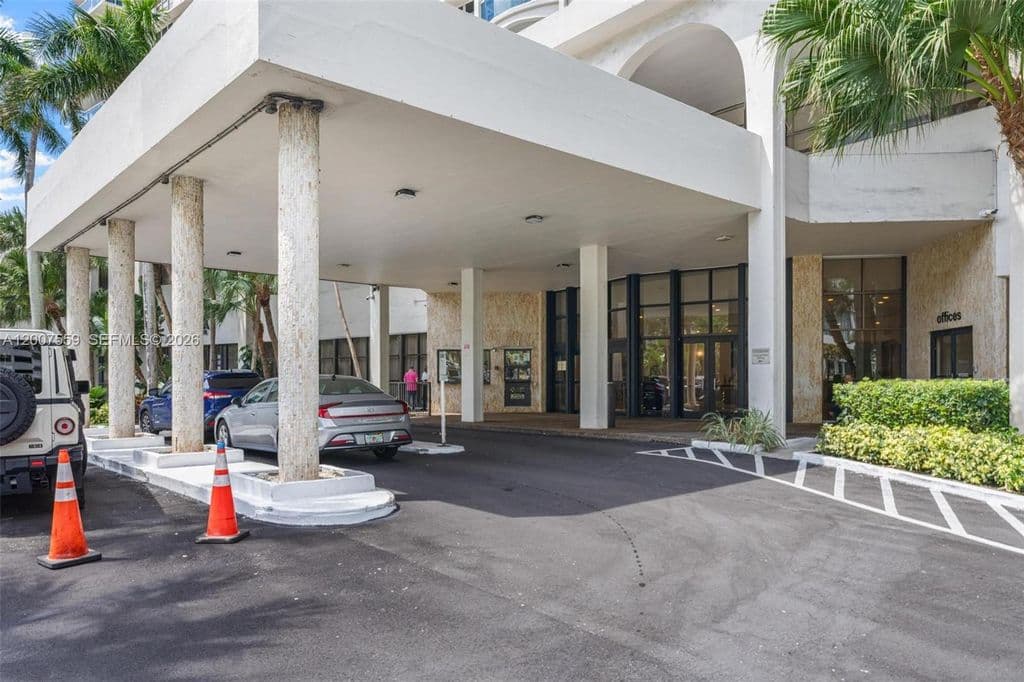 2+1 Condo — 3800 S Ocean Dr APT 301