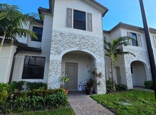 3-bedroom Townhouse — 23337 SW 128th Ave, Homestead, 33032