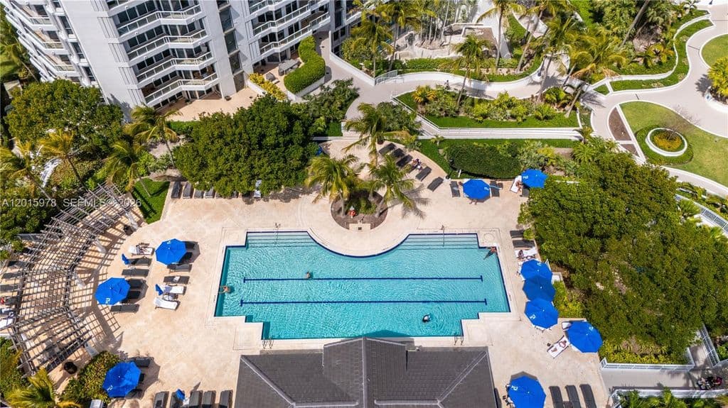 2+1 Condo — 21055 Yacht Club Dr #1707