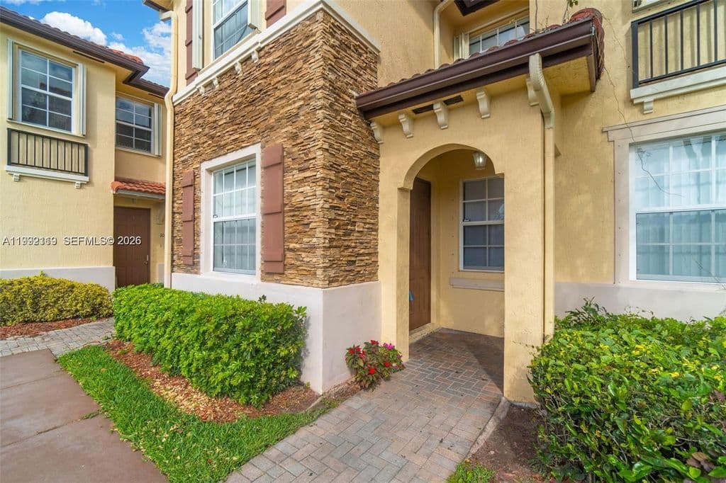 3+1 Mülk — 1720 NE 33rd Ave #1045