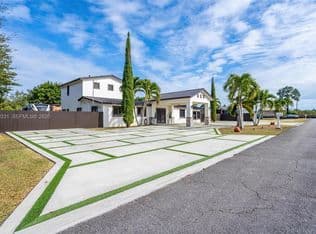 4+1 Müstakil ev — 20221 SW 318th St, Homestead, 33030