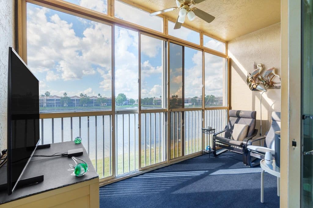 2+1 Condo — 7647 Southampton Terrace #202