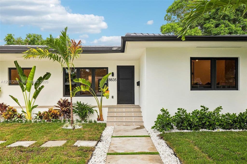 4+1 Müstakil ev — 8835 NE 9th Ct