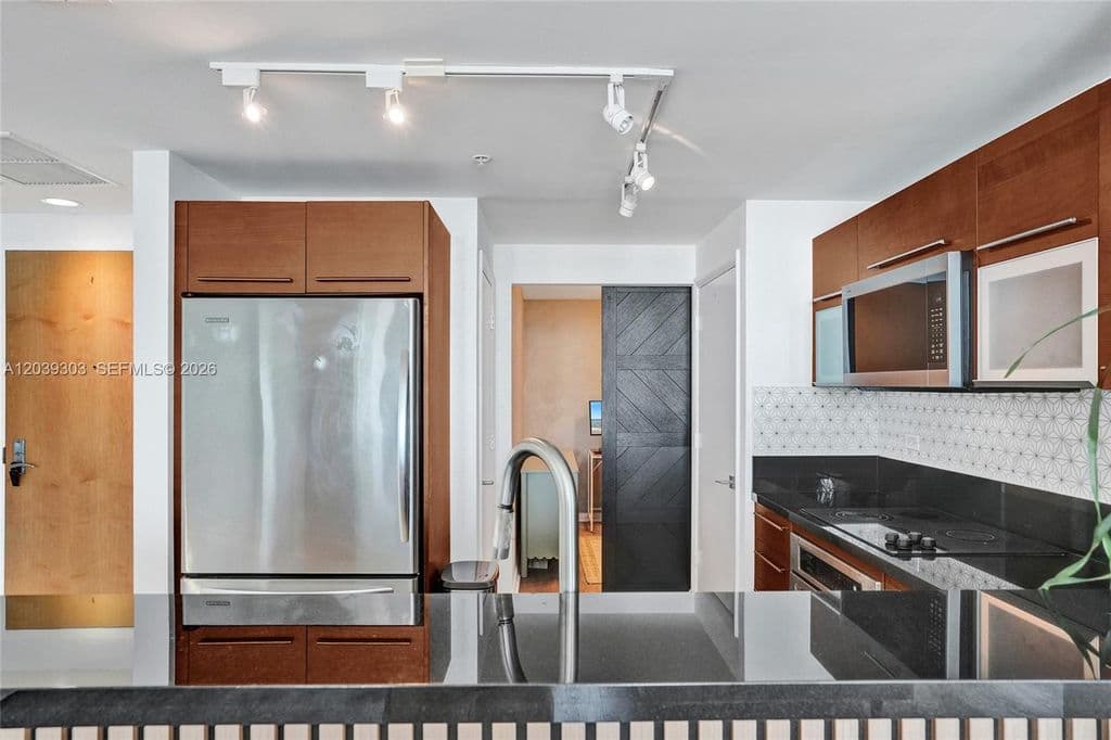 2+1 Condo — 244 Biscayne Blvd APT 3409
