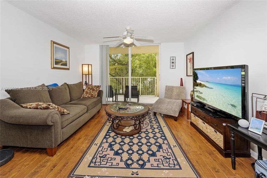 2+1 Condo — 19555 E Country Club Dr #8408