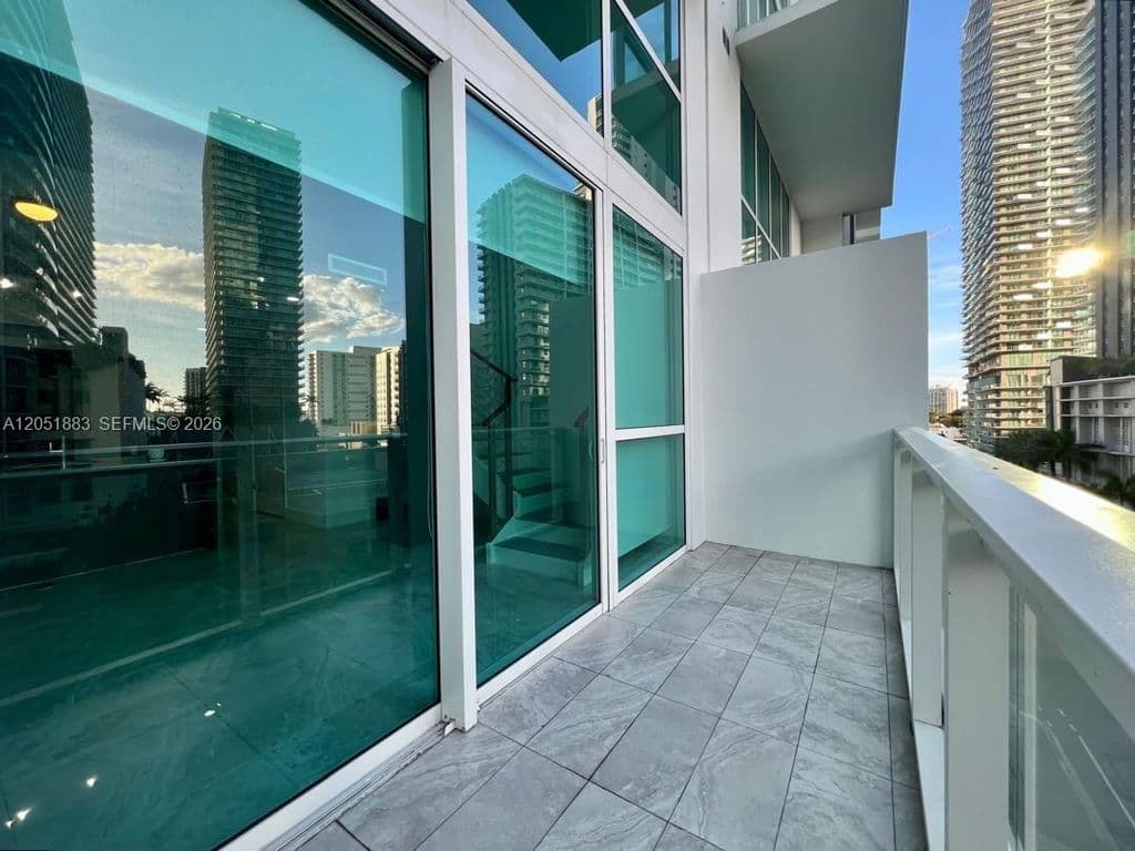 1-bedroom Condo — 1080 Brickell Ave Unit 703