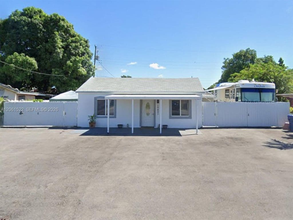4+1 Müstakil ev — 10401 NW 33rd Ave