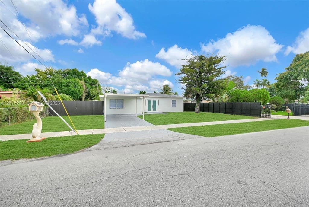 4-bedroom Single-Family Home — 12621 NW 22nd Ct