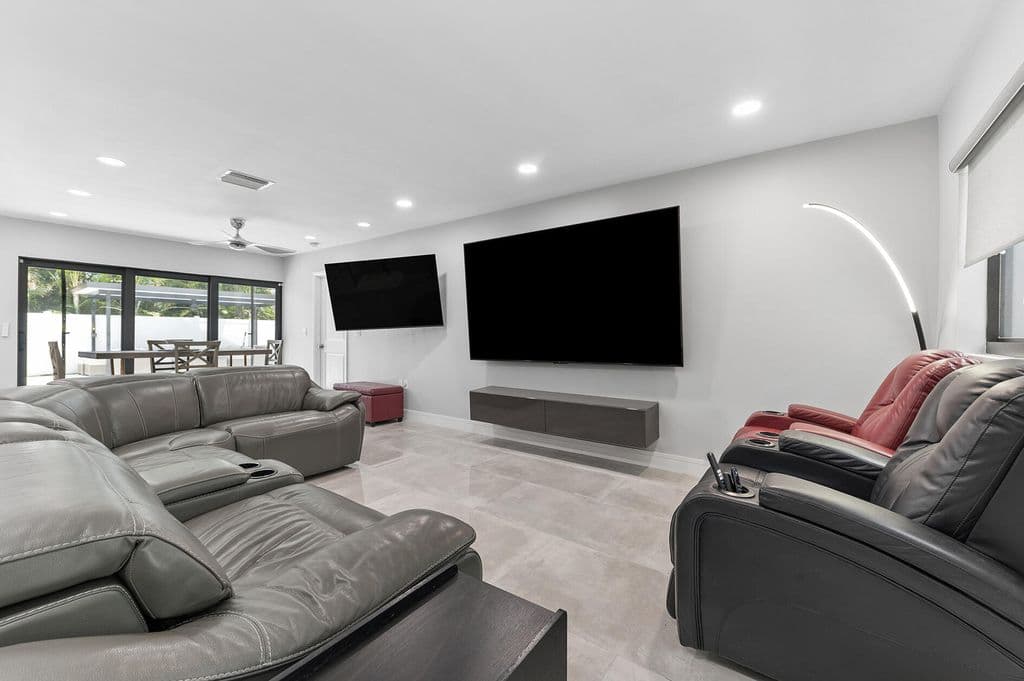 4-bedroom Single-Family Home — 405 CHAPEL HILL Boulevard