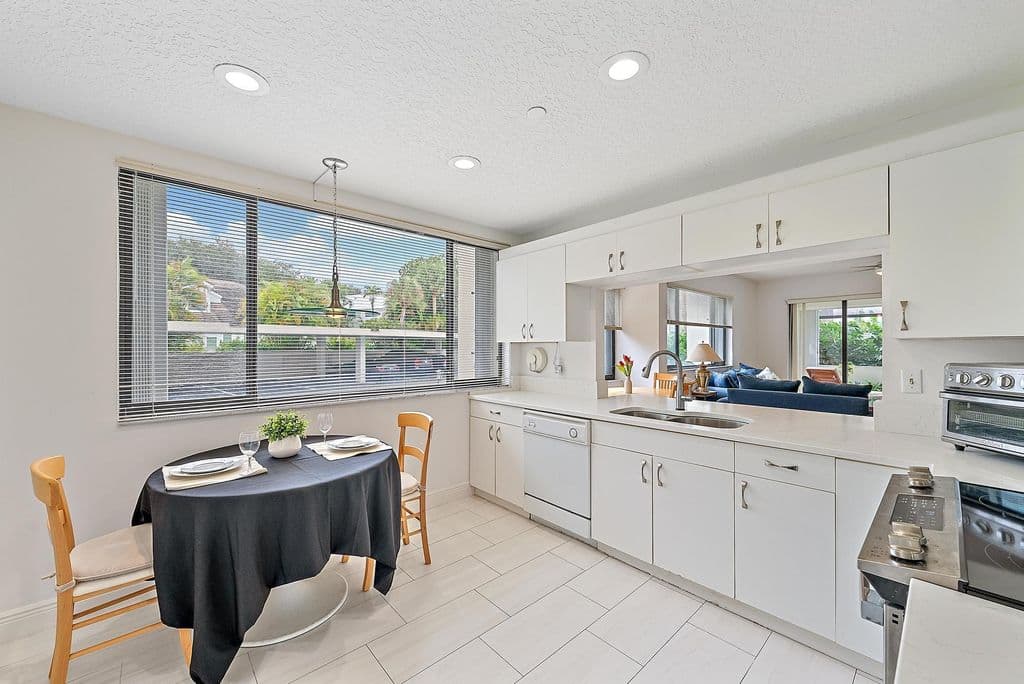 2+1 Condo — 811 Oak Harbour Drive