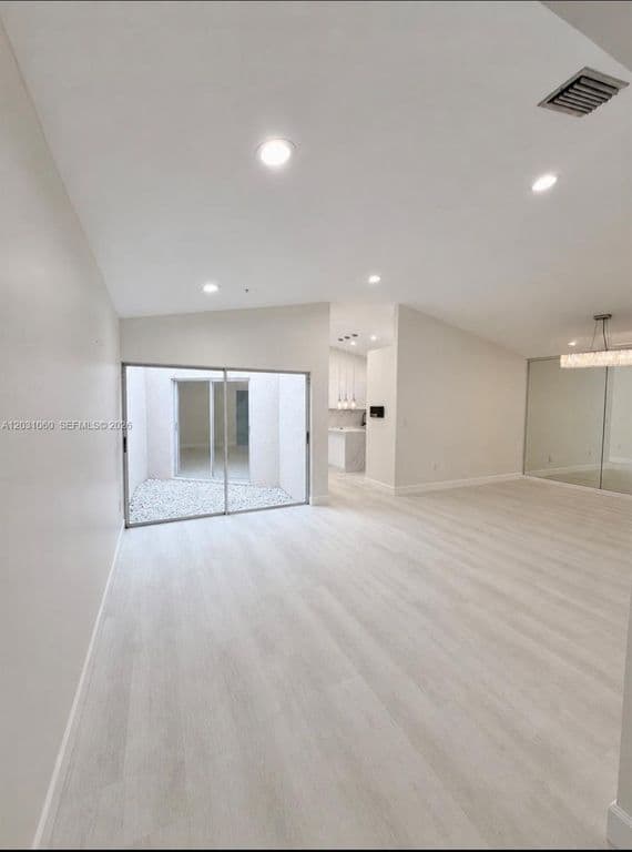 3+1 Müstakil ev — 18145 NW 61st Ave