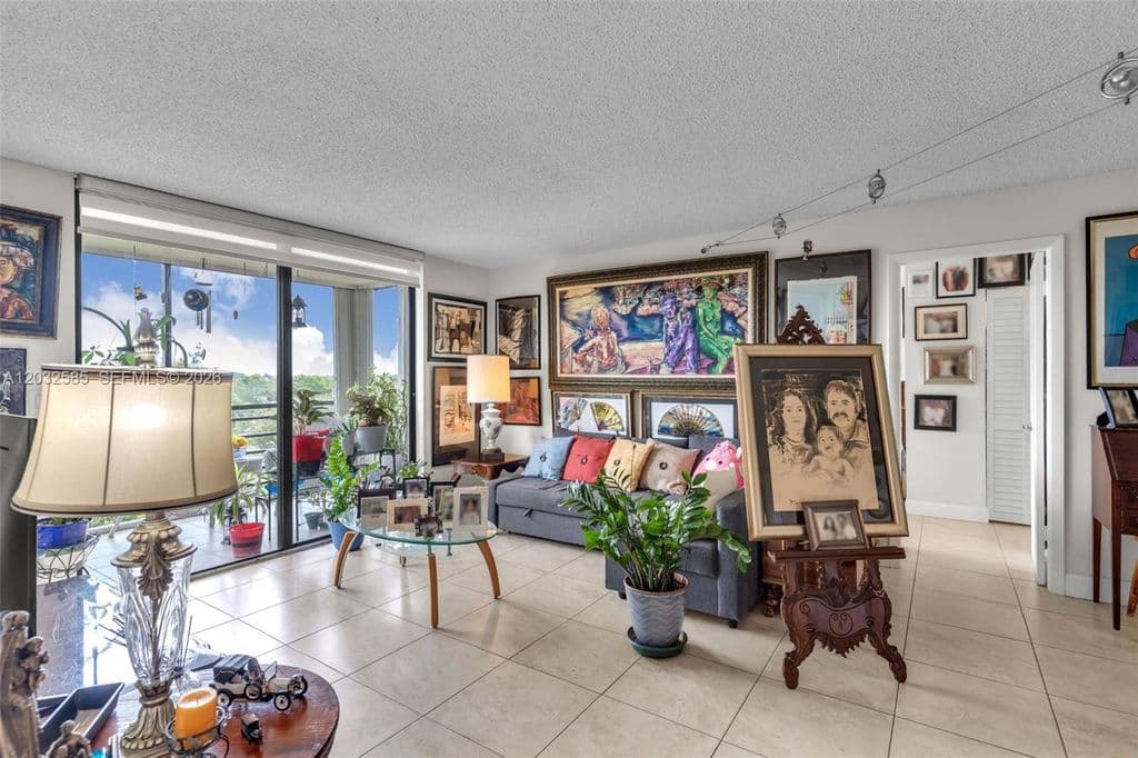 2-bedroom Condo — 1400 Saint Charles Pl APT 623