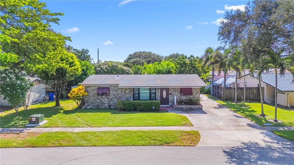 3-bedroom Single-Family Home — 311 SW 70th Ter