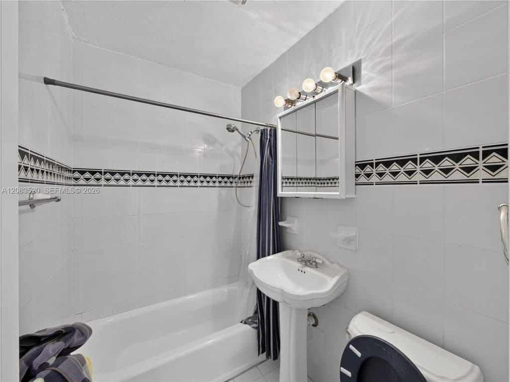 4+1 Müstakil ev — 6240 SW 20th Ter