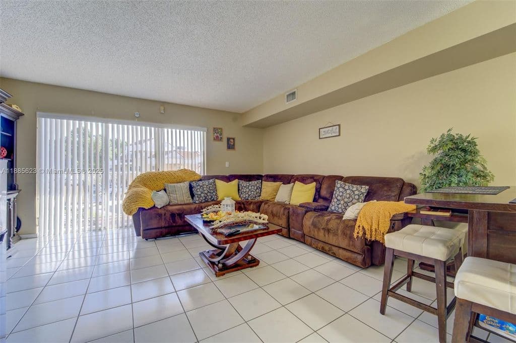 2+1 Mülk — 14915 SW 80th St APT 205