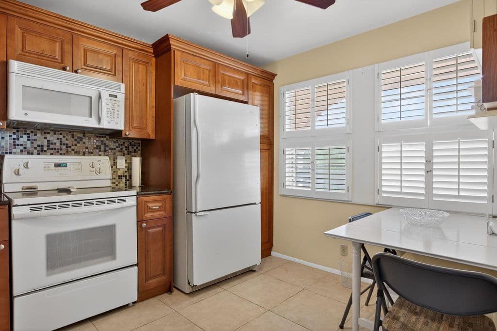 2-bedroom Condo — 2003 Granada Drive #L4