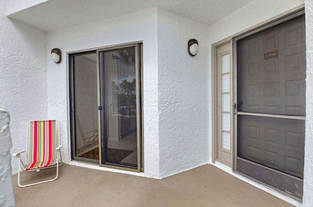 2-bedroom Condo — 7563 Glendevon Lane #1306