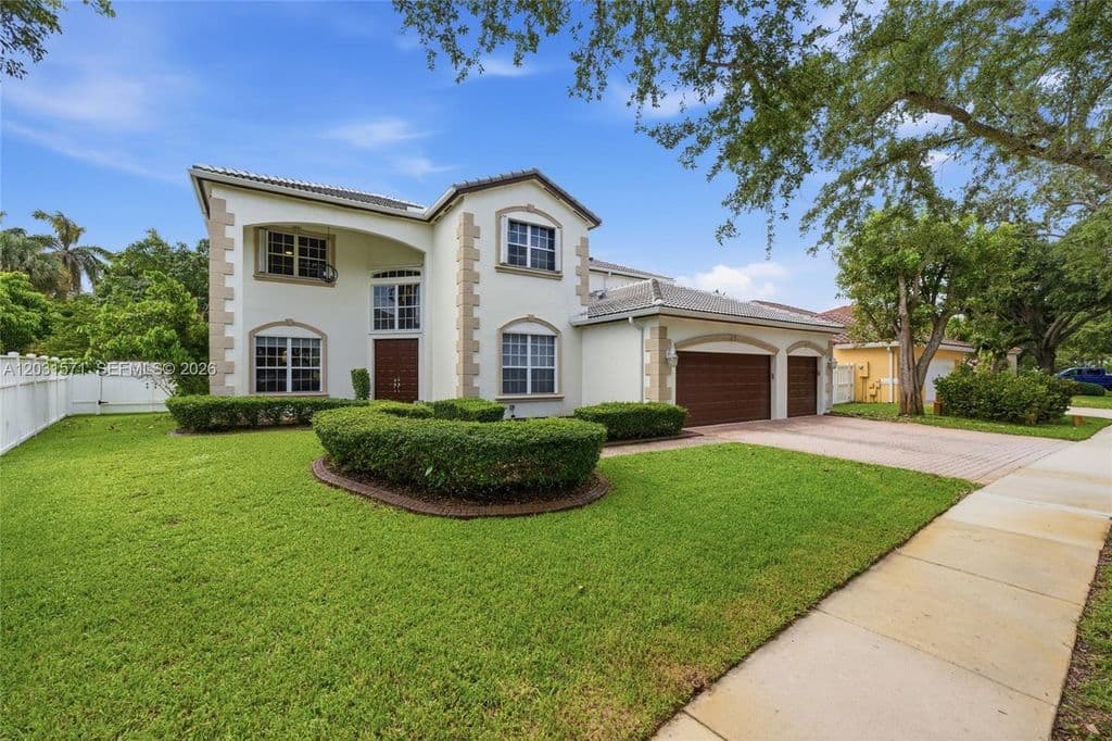 5-bedroom Single-Family Home — 3511 SW 145th Ave