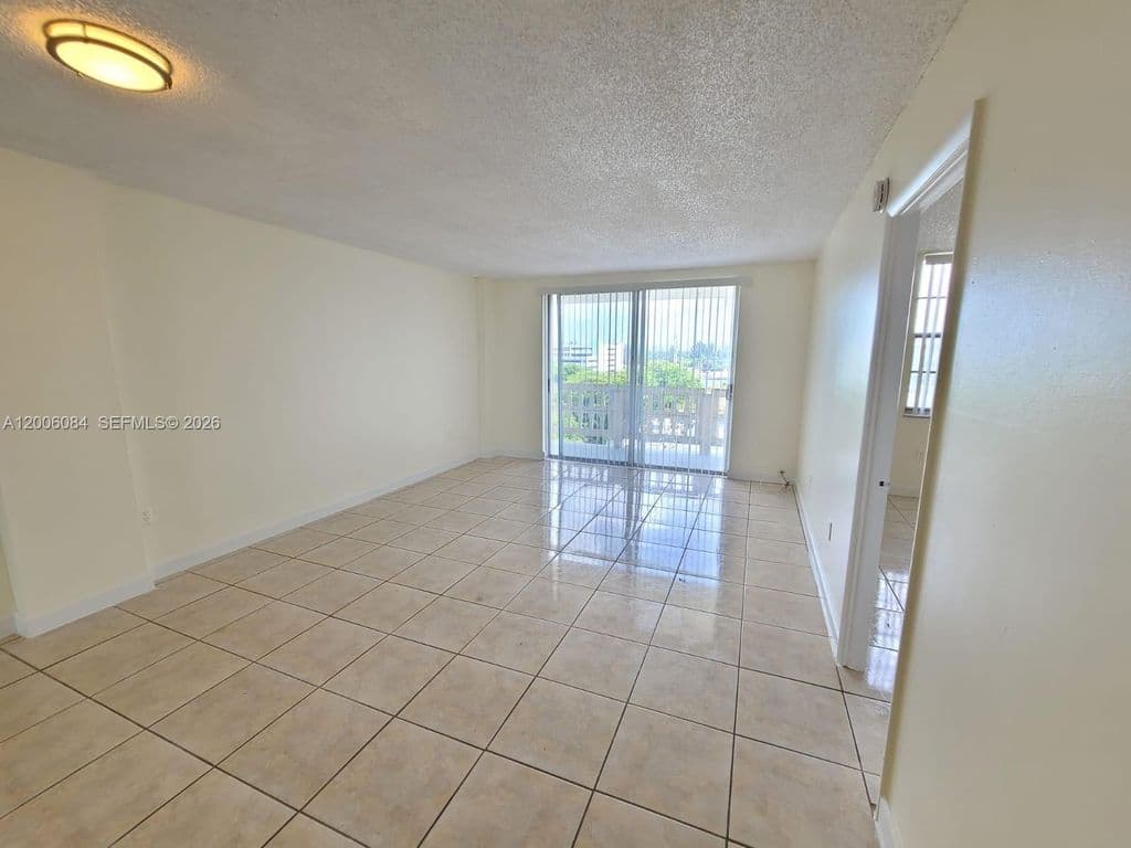 1+1 Condo — 15600 NW 7th Ave APT 709