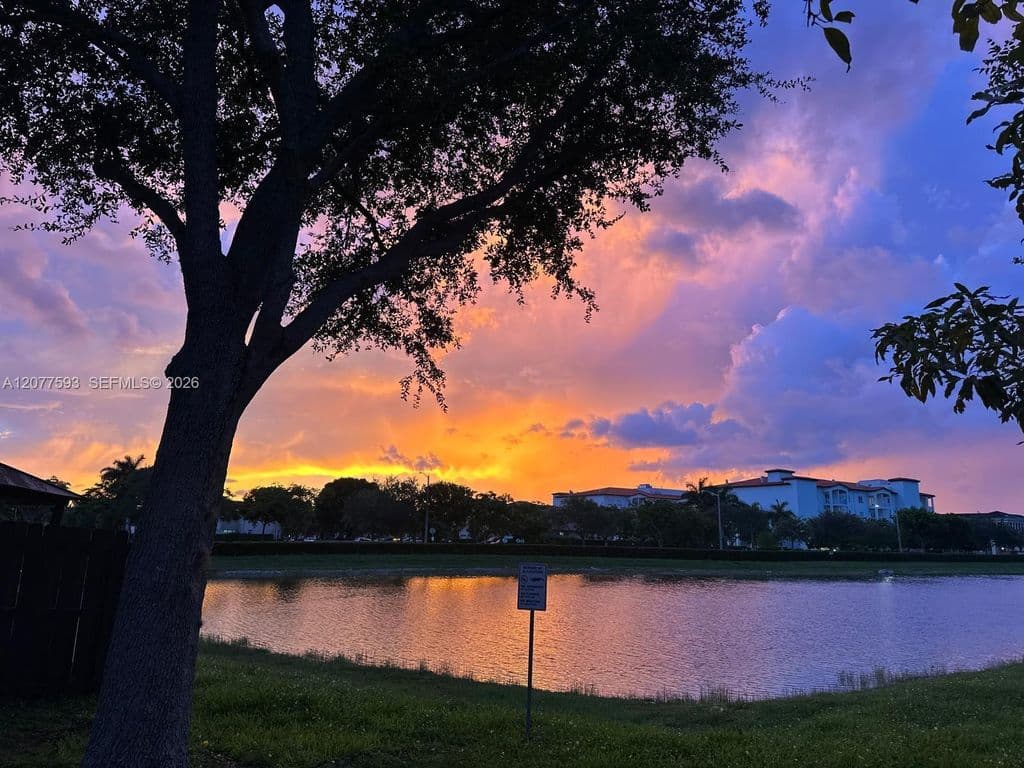 3+1 Mülk — 7940 NW 108th Pl