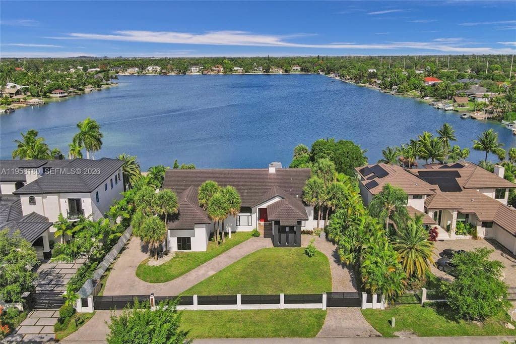 6+1 Müstakil ev — 13724 SW 92nd Ct