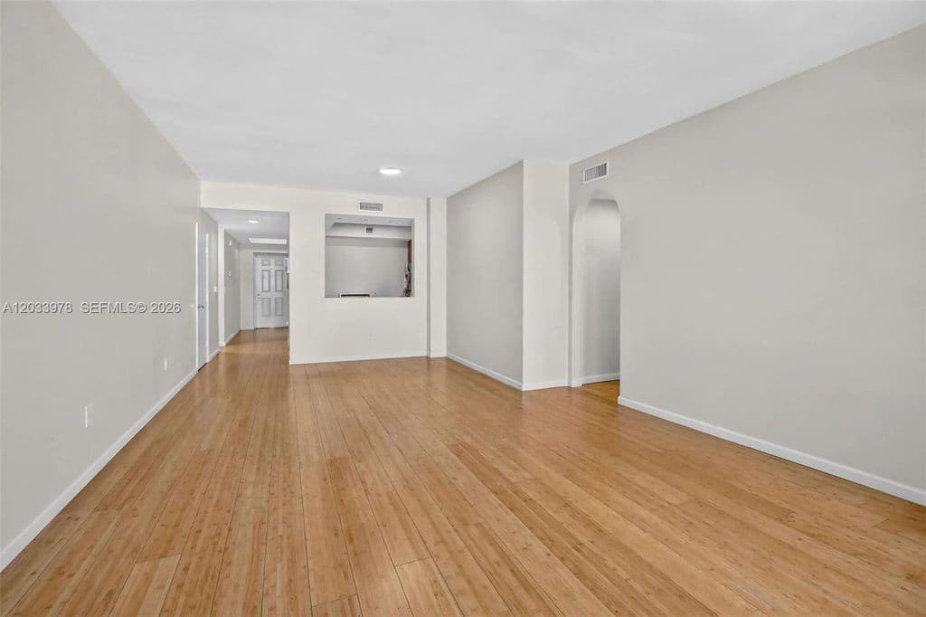 3+1 Condo — 3340 NE 190th St APT 402