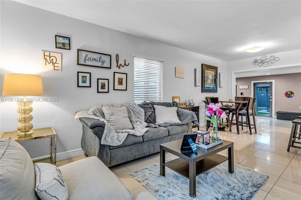 3+1 Müstakil ev — 7585 SW 28th St