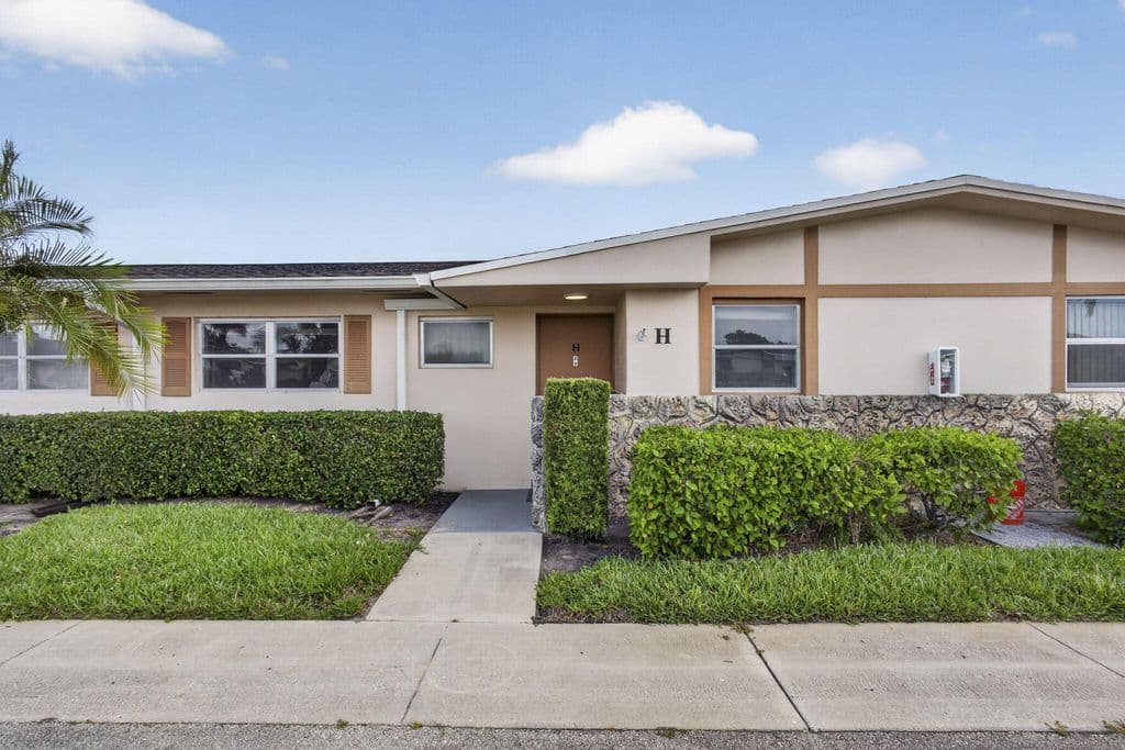 2+1 Condo — 2703 Dudley Drive W #H