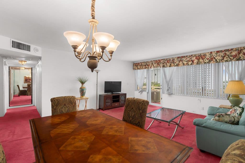 1-bedroom Condo — 3200 NE 36TH Street #618