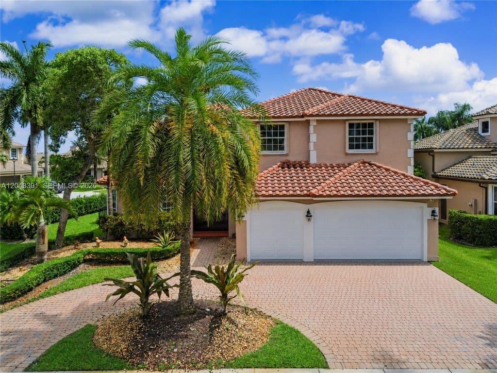 5-bedroom Single-Family Home — 18900 SW 32nd Ct