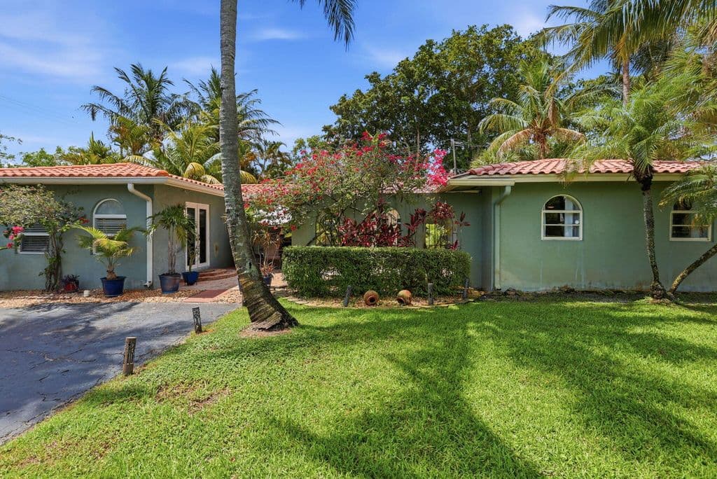 4-bedroom Single-Family Home — 3000 Sherwood Boulevard