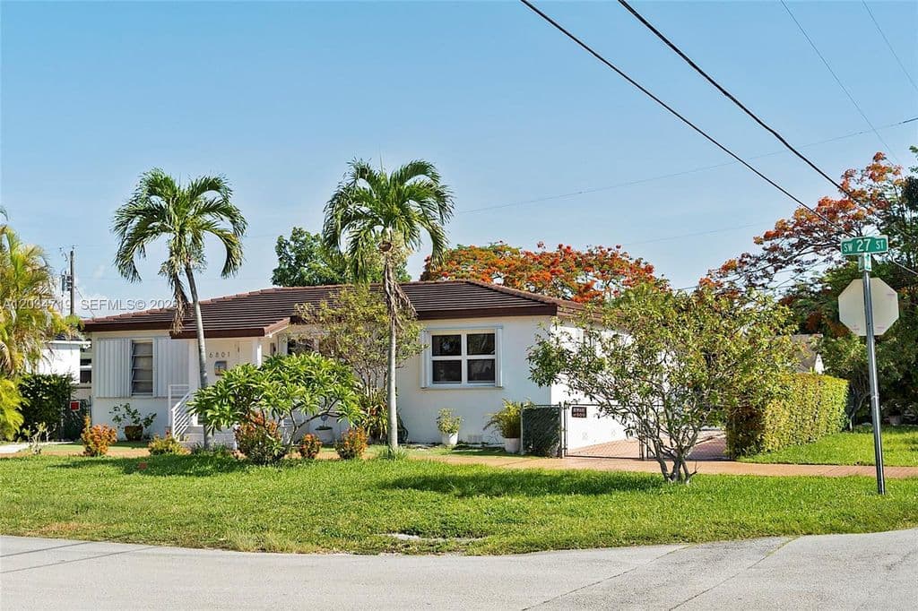 4+1 Müstakil ev — 6801 SW 27th St